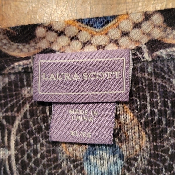 3/$30 LAURA SCOTT Gray Geometric Tribal Mandala Pattern V-Neck Blouse - Picture 6 of 9